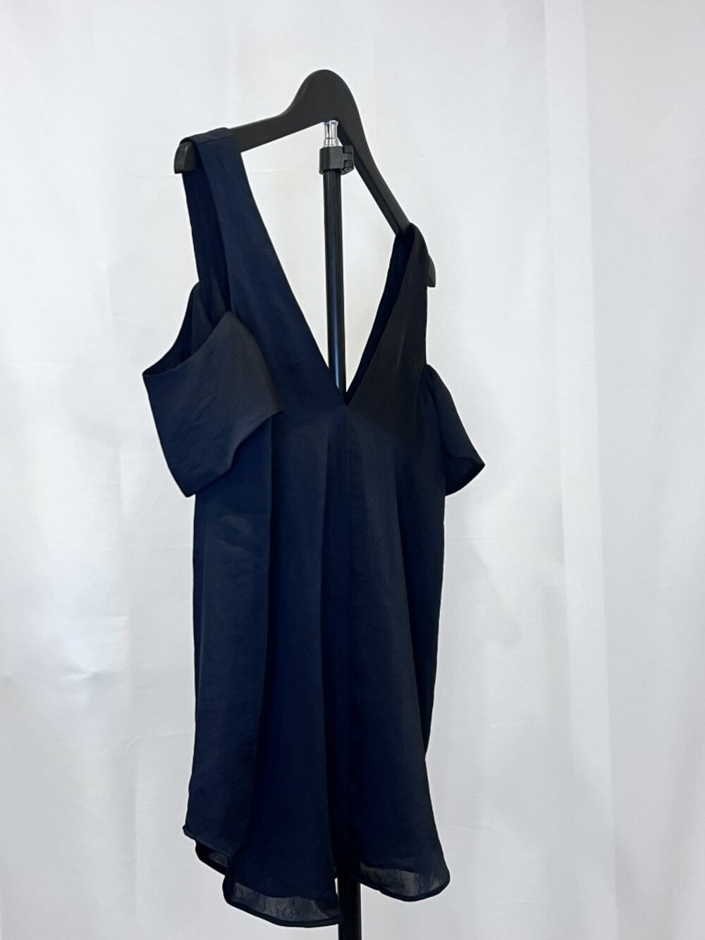 'RACHEL  Rachel Roy' Black V-Neck Cold Shoulder Top - Size XS - Picture 3 of 7